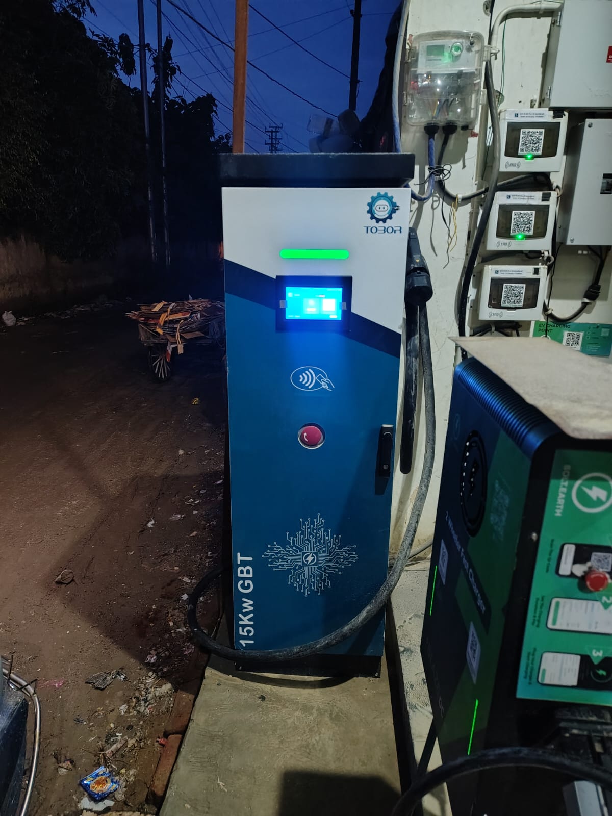 Noida Kirana Store Revolutionizes EV Charging - EV charging station